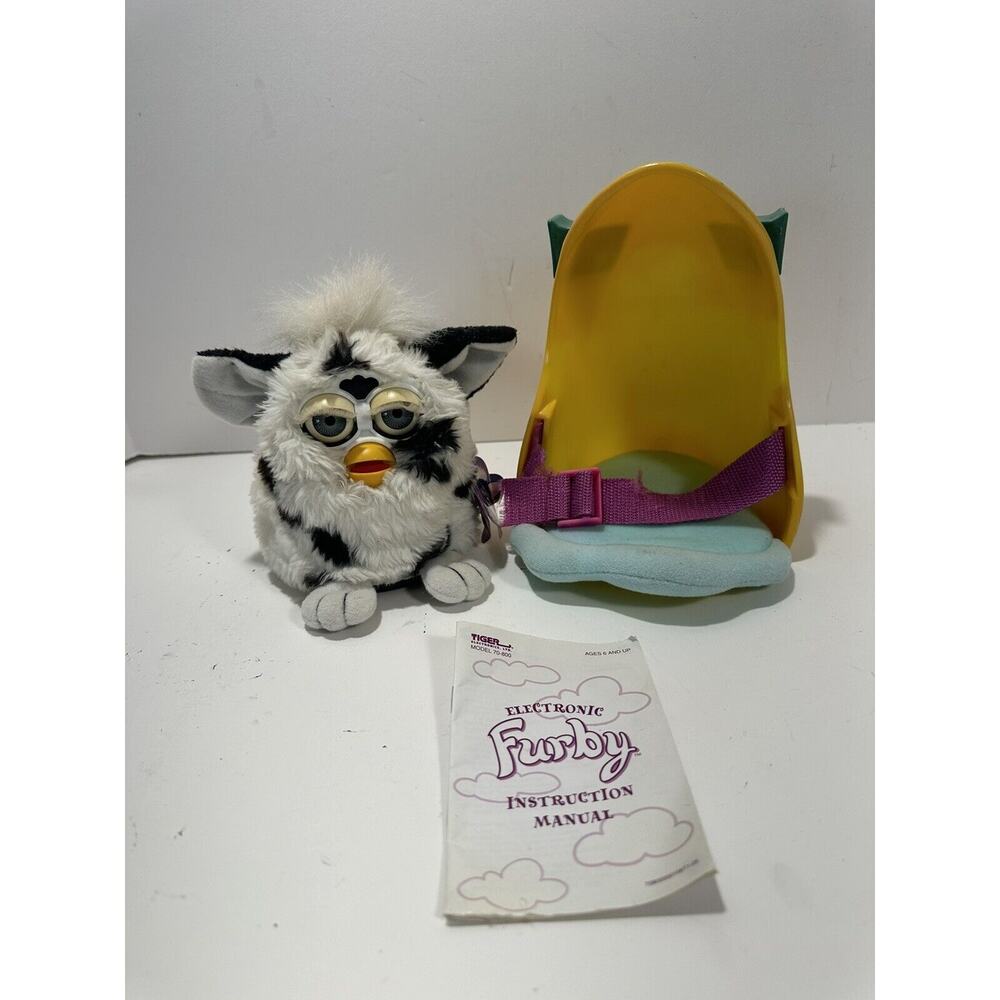 1998 White and Black Furby Model 70-800 by Tiger Bed Time‎ Not Working /broken